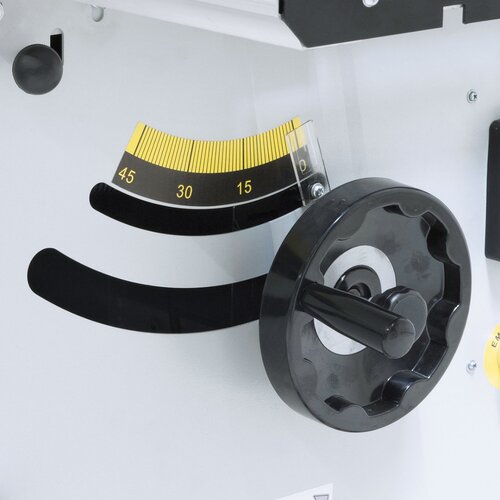 Sawblade angle can easily be read out on scale.
