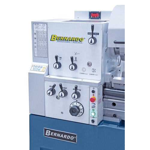 User-friendly operation, clear arrangement of switches and controls on gear head. 