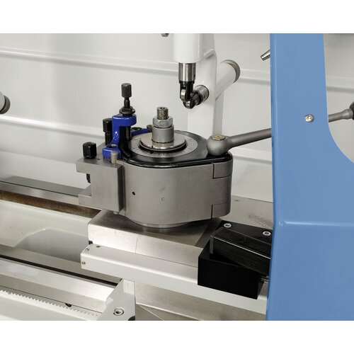 The quick change tool post holder allows a significant reduction of downtime and guarantees high repeat accuracy