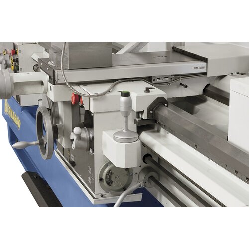 Complete with rapid feed for longitudinal and cross travel of apron