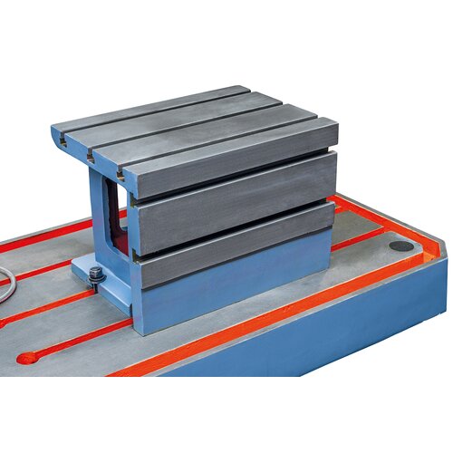 High-quality, box table with 5 T-slots, as standard accessory 