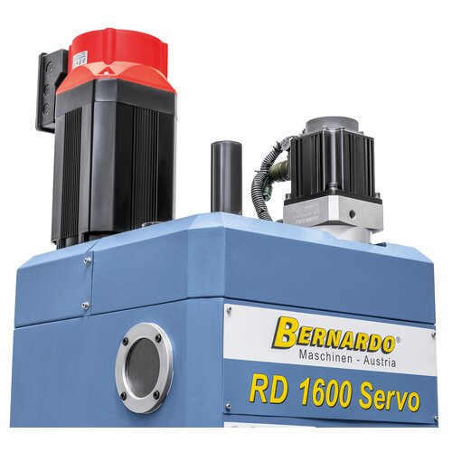Comes standard with  powerful servo motors  for spindle drive and  spindle feed.