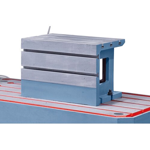 High-quality, box table with 5 T-slots, as standard accessory 
