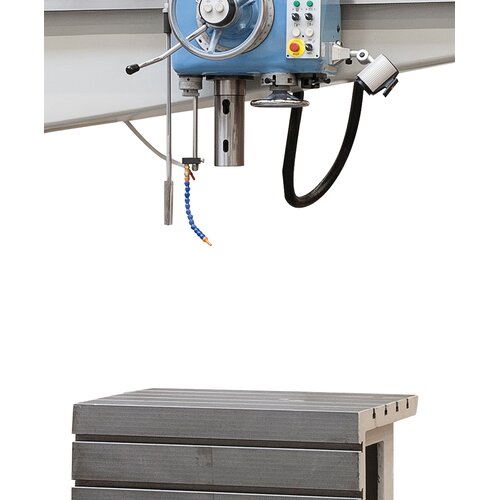 Precisely aligned spindle ensures accurate results, box table and coolant device are part of standard equipment.