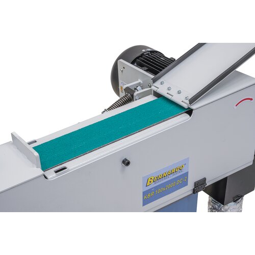 Domeniu de utilizare extins datorită suprafeţei mari de şlefuire plane  390 x 100 mm