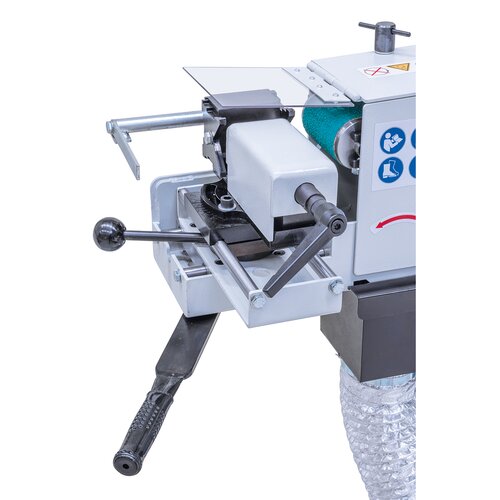 Den ønskede skærevinkel kan aflæses hurtigt og nemt ved hjælp af en skala