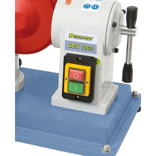 On-/Off-switch in accordance with IP 54 standards and undervoltage release.