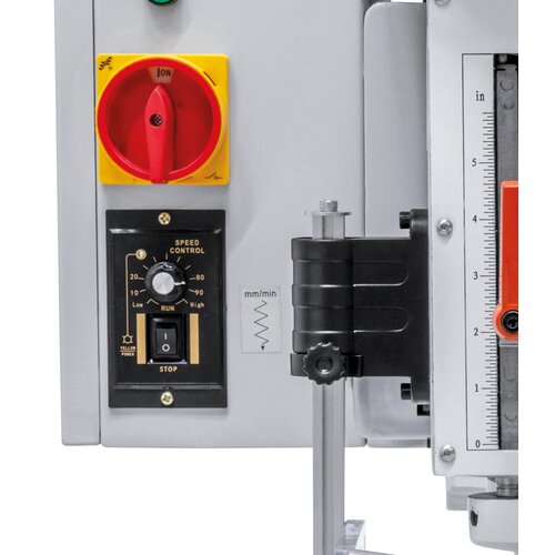The desired feed speed is set using a potentiometer.