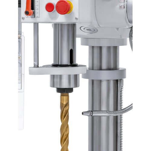 Solidly designed spindle with tapered roller bearings ensures  absolute concentricity. 