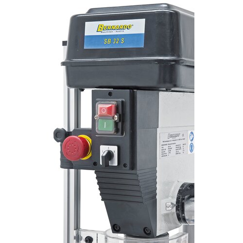Control elements are conveniently positioned on machine head