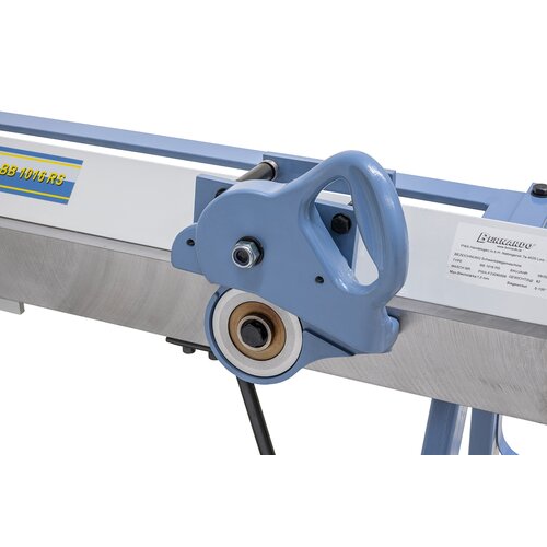 The sheet metal shear allows easy cutting and can be removed when needed