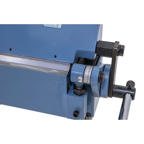 Setting of the bending angle by means  of scale 