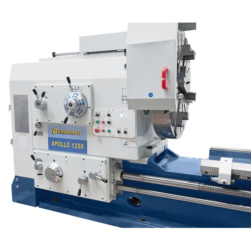 Ergonomically arranged 
control elements on gear head - 
hardened and polished gears 
allow for smooth run. 