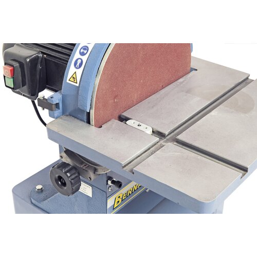 Circular grinding unit is part of standard equipment.