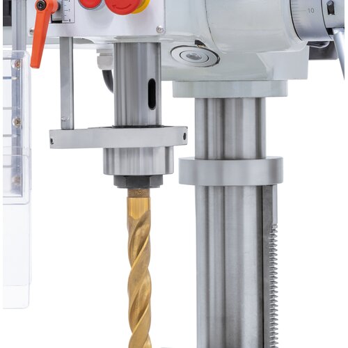 Solidly designed spindle with tapered roller bearings ensures  absolute concentricity. 