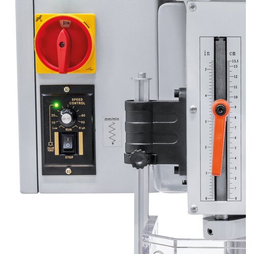 The desired feed speed is set using a potentiometer.
