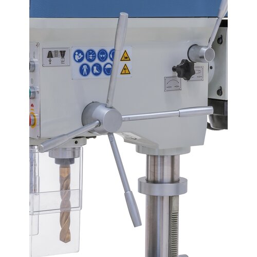 Ergonomically arranged handles guarantee smooth spindle feed.