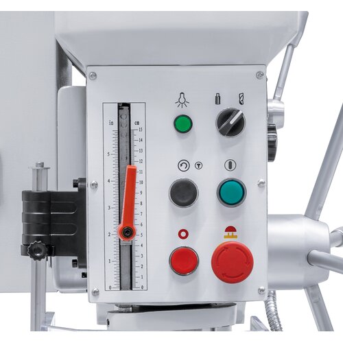 Ergonomically arranged control elements at the front.