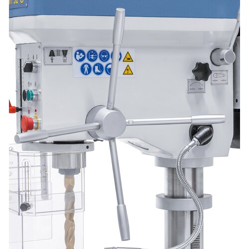 Ergonomically arranged handles guarantee smooth spindle feed.