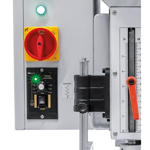 The desired feed speed is set using a potentiometer.