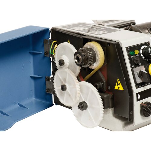 Optional change gears for thread cutting (0,5 - 1,25 mm).
