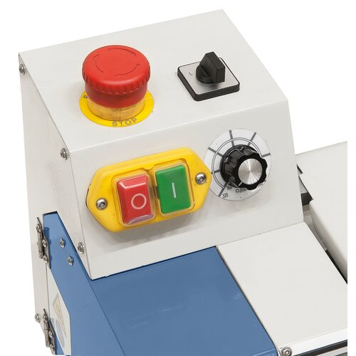 Die Spindeldrehzahl ist stufenlos  einstellbar, serienmäßig mit Rechts-Linkslauf ausgestattet.