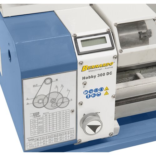 Elektronisch, stufenlose Drehzahl- regelung, leichtes Ablesen mittels Digitalanzeige.