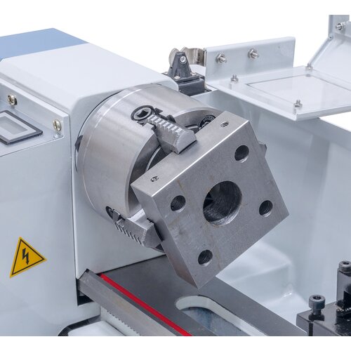 A 100 mm independent chuck is optionally available for clamping of irregular shaped workpieces. 
