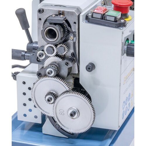 Complete with change gears in metal execution for thread cutting. 