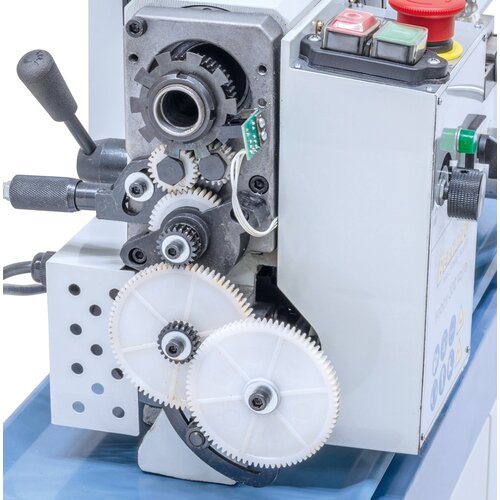 Change gears for thread cutting included as standard equipment.