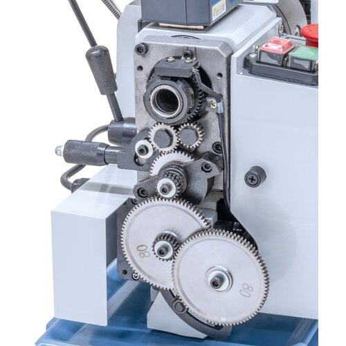 Complete with change gears in metal execution for thread cutting. 