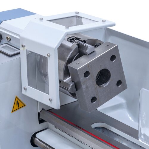 A 100 mm independent chuck is optionally available for clamping of irregular shaped workpieces. 