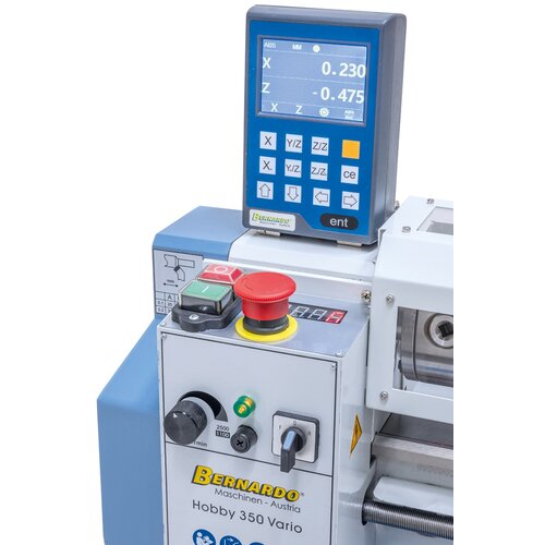 2-axis digital readout Bernardo DT 40 comes standard to guarantee high work comfort and more accuracy. 