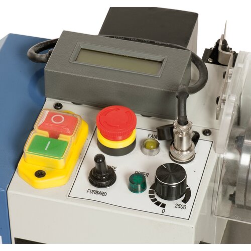 For accurate speed adjustment the machine can be equipped with digital speed readout.