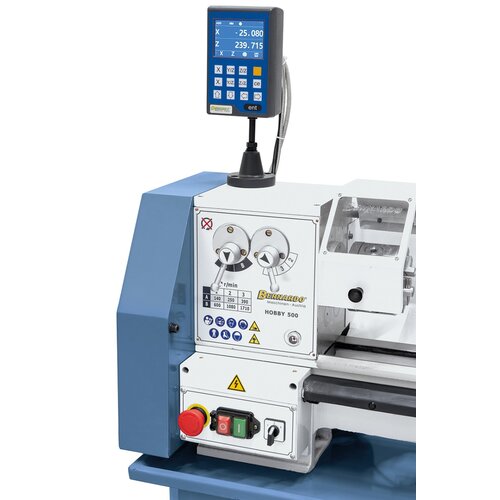 2-axis digital readout Bernardo DT 40 comes standard to guarantee high work comfort and more accuracy. 
