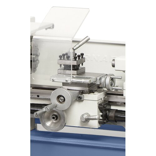 Precise and smoothly-running apron with top support, long life span due to adjustable gibs.