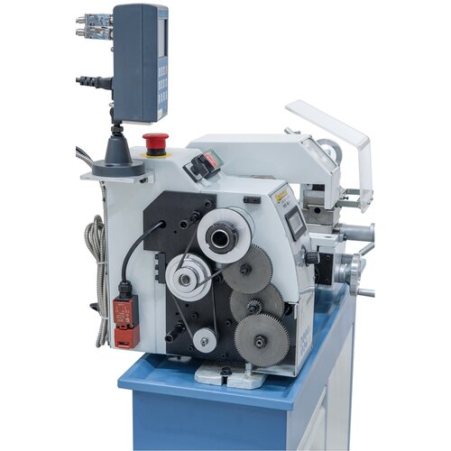 Complete with change gears for thread cutting. 