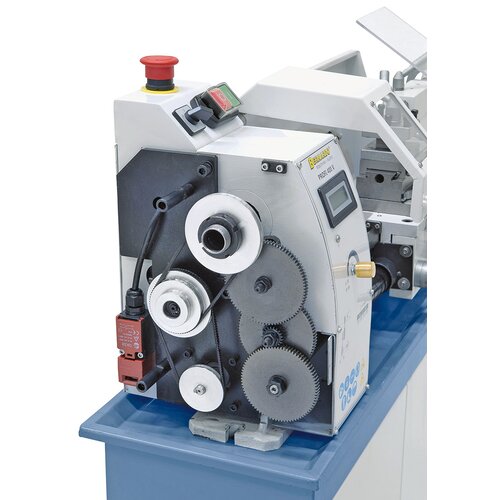 Complete with change gears for thread cutting