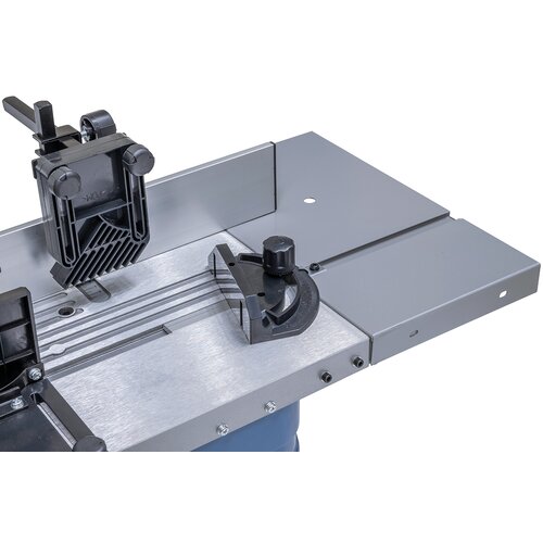 Der serienmäßige Gehrungsanschlag kann von -60° bis +60° geschwenkt werden.