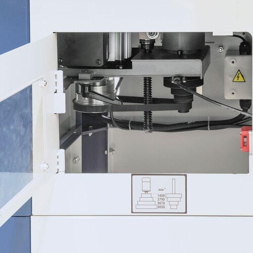 V-belt allows for fast and  convenient speed change.