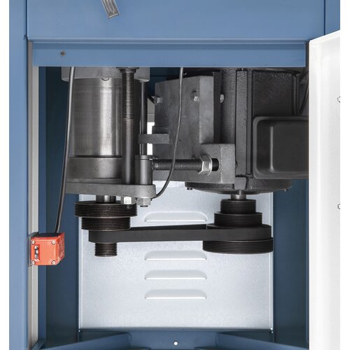 The grey cast-iron moulder unit is easily accessible, which allows for a hassle-free speed change.  