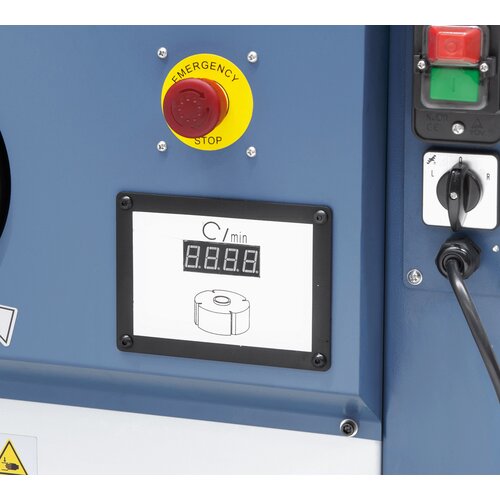 Electronic display of 
spindle speed settings. 