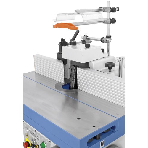 The milling spindle is tiltable (– 10º to + 45º) and can height adjustable (180 mm).