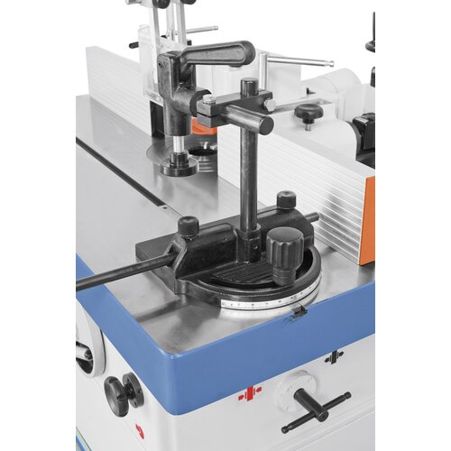 Mitre fence and eccentric downholder are part of standard equipment.