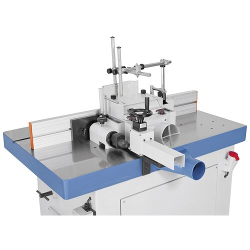 Moulding fence and additional extractor under the table allows for proper dust removal, creating a clean working environment.