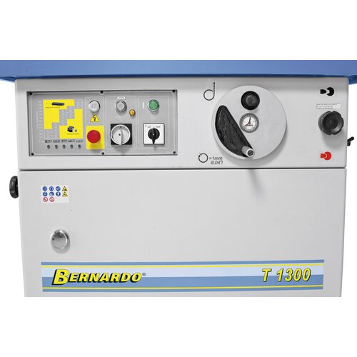 All control elements are positioned at the front of the machine.