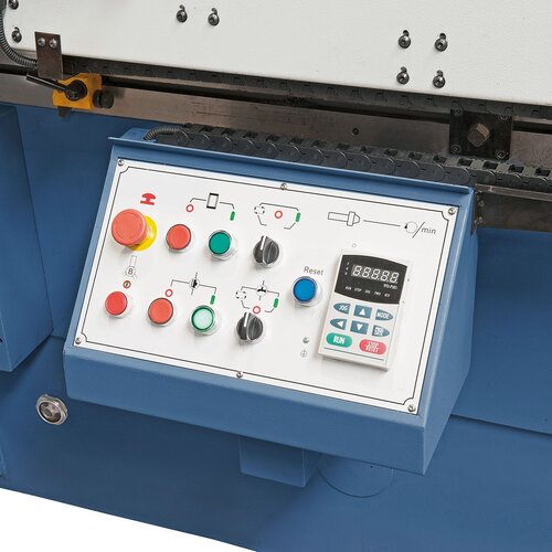 User-friendly arrangement of all electronic control elements.