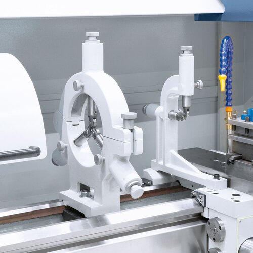 Complete with steady and follow rest to allow for solid support of long workpieces. 