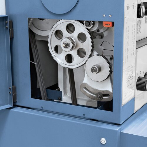 Standard accessories inlcude change gears for thread cutting.