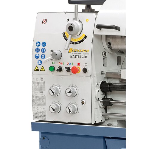 Straightforward feed and speed setting on gear head. Hardened and polished gear wheels saturated in oil ensure smooth operation.